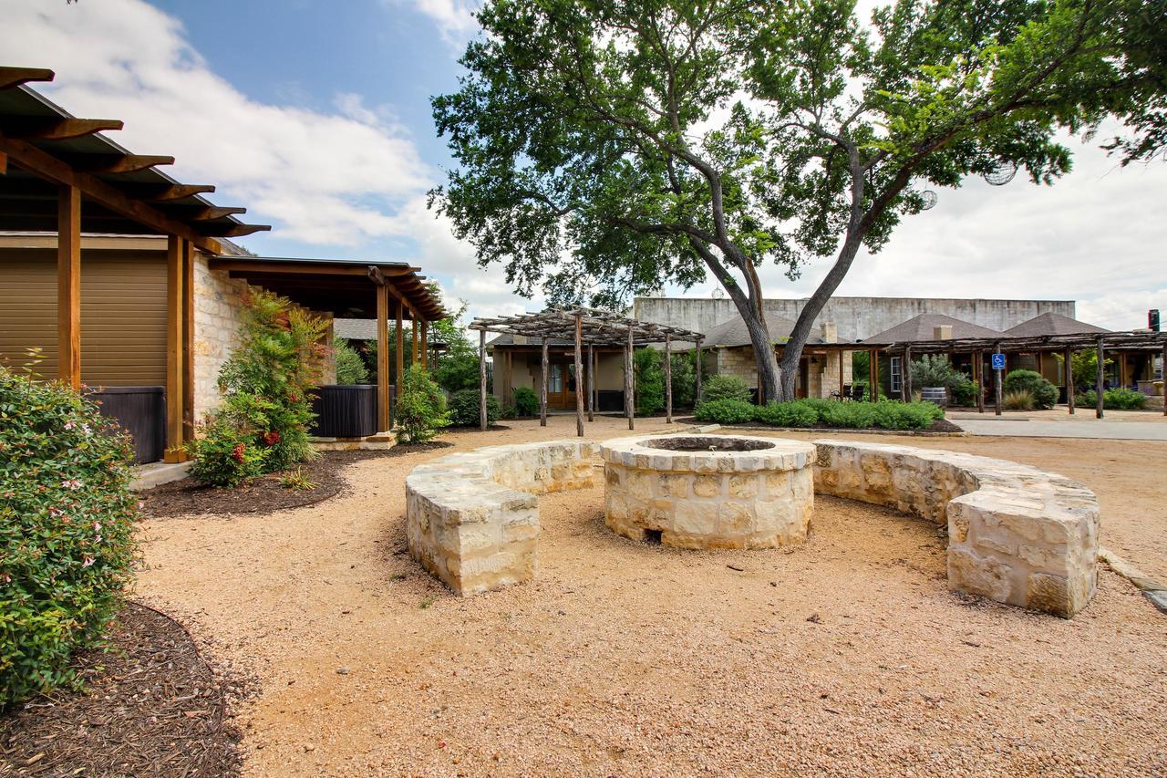 Wine Country Cottages On Main Fredericksburg Room photo
